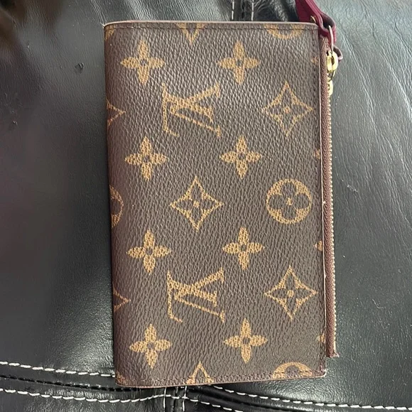 Gently used Louis Vuitton Monogram Snap closure